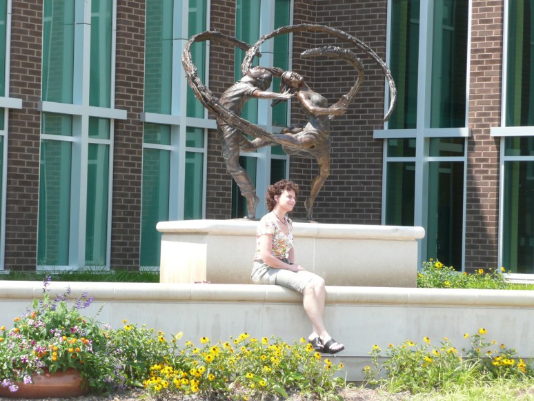 SIU dancing electrons